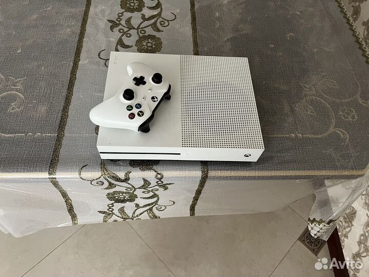 Xbox One s 1tb с играми