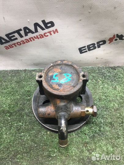 Насос гидроусилителя руля Mitsubishi Carisma