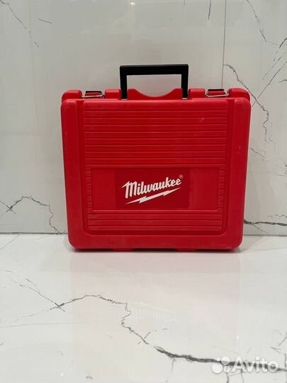 Шуруповерт Milwaukee 36V ударный с двумя АКБ