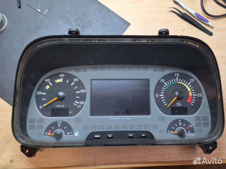 Ремонт приборной панели Мерседес Актрос