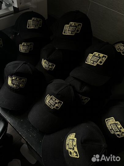 Вышивка на одежде, кепках, худи, футболки оптом