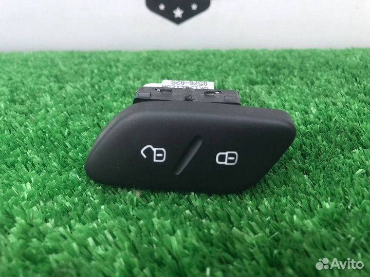 Кнопка центрального замка Volkswagen Polo