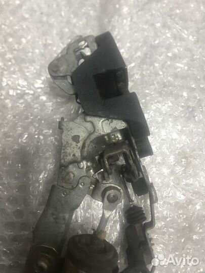 Замок двери передний правый Mitsubishi Galant EA1