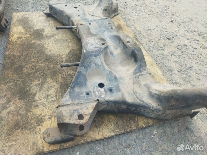 Балка Лансер 9 MR510285