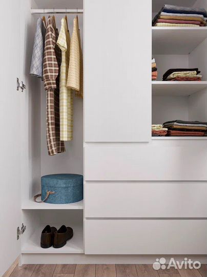 Шкаф распашной с выдвижными ящиками