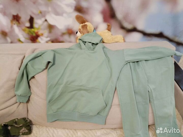 Спортивный костюм для девочки 140-146