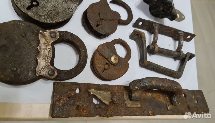 Старые ключи, замки, ручки.На панно и т.д