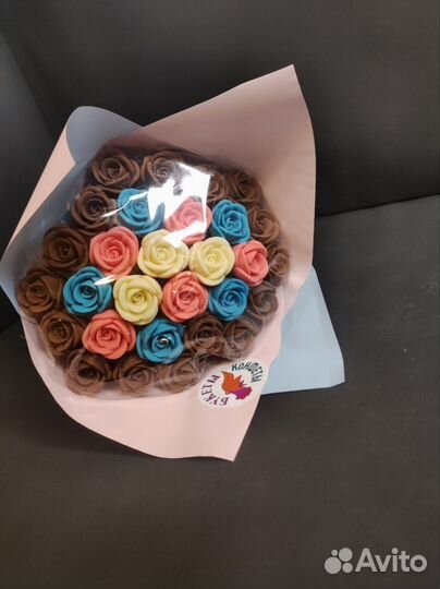 Букет - 29 Роз из Молочного и Белого Шоколада