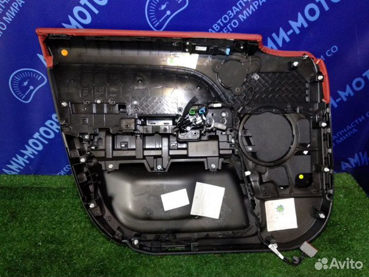 Обшивка боковой двери передняя правая Land Rover