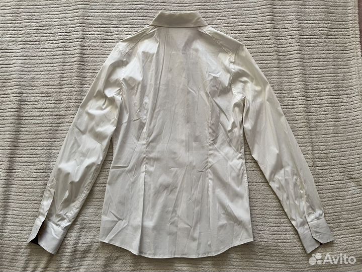 Белая рубашка с узорными отворотами бренда 