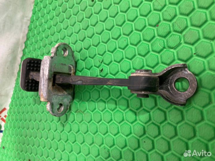 Ограничитель двери передний левый Acura Mdx YD2