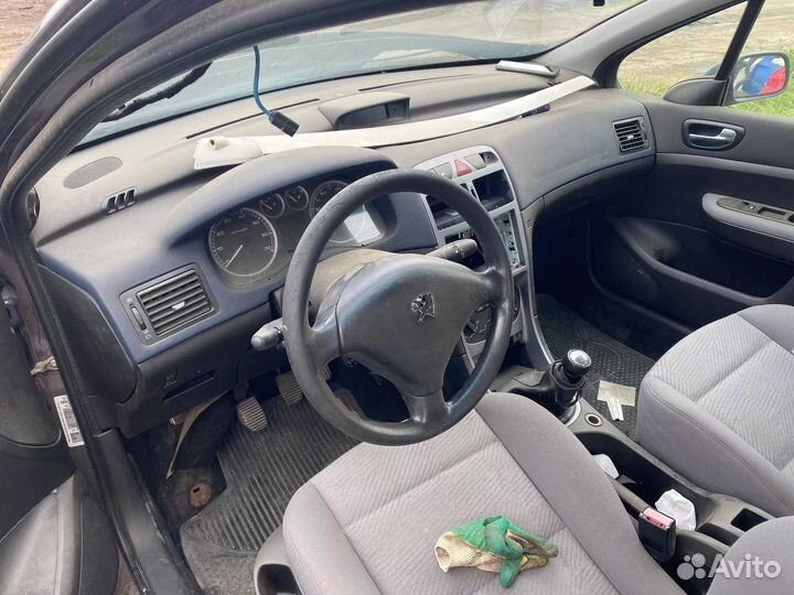 Разбираем прямо сейчас Peugeot 307 (авторазбор)