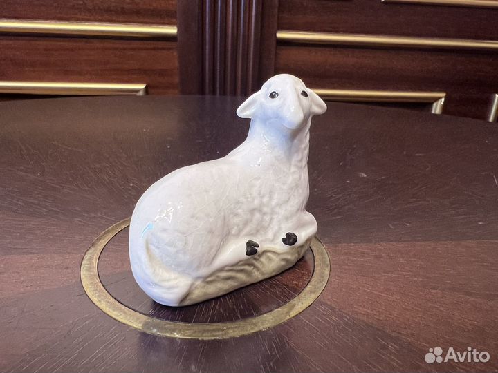 Фарфорова статуэка Овечка (белая) лфз, 1 сорт
