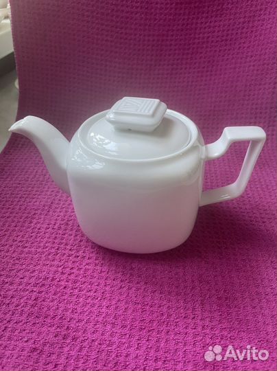 Фарфоровый чайник