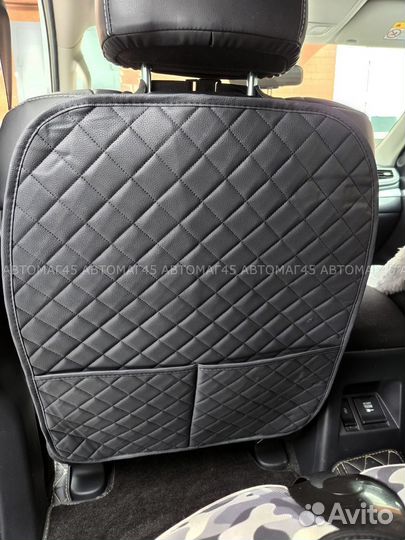 Защита спинки сиденья из экокожи черная с карманом