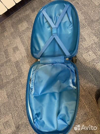 Чемодан детский на колесах для ручной клади