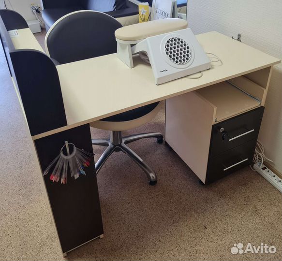 Стол для маникюра бу