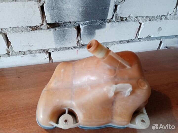 Расширительный бачок Ford Mustang 5