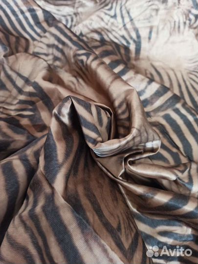 Отрез ткани плащевка