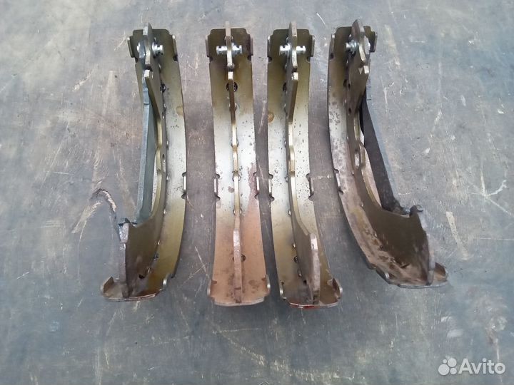 Колодки тормозные задние Nissan Serena C24