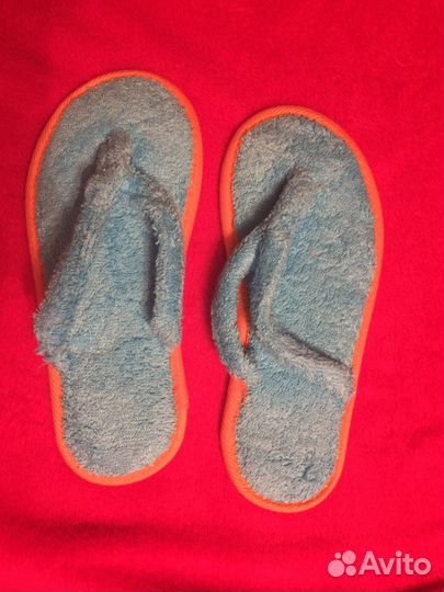 Халат, полотенце и тапочки