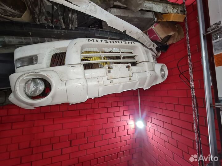 Передний бампер mitsubishi Delica pd8w 2003г