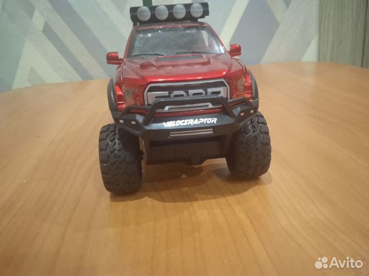 Внедорожник игрушечный