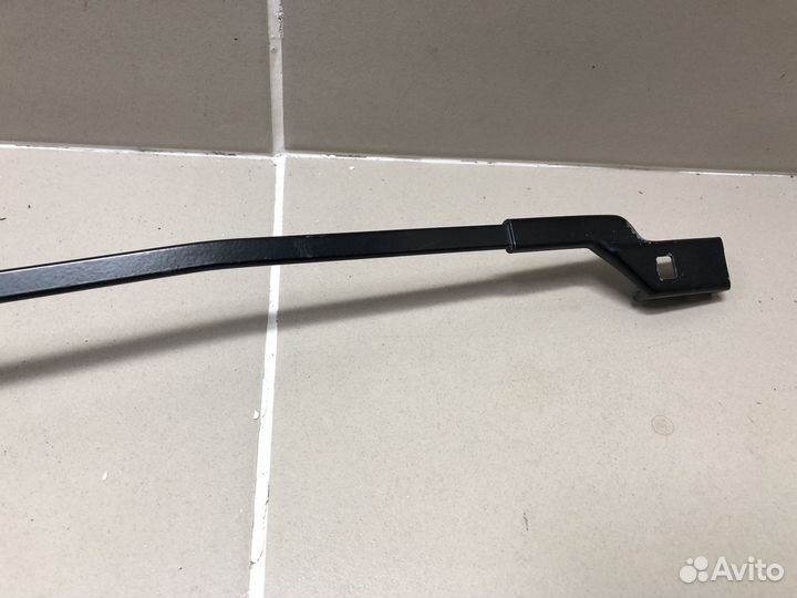 Поводок стеклоочистителя правый VW Passat B6 B7