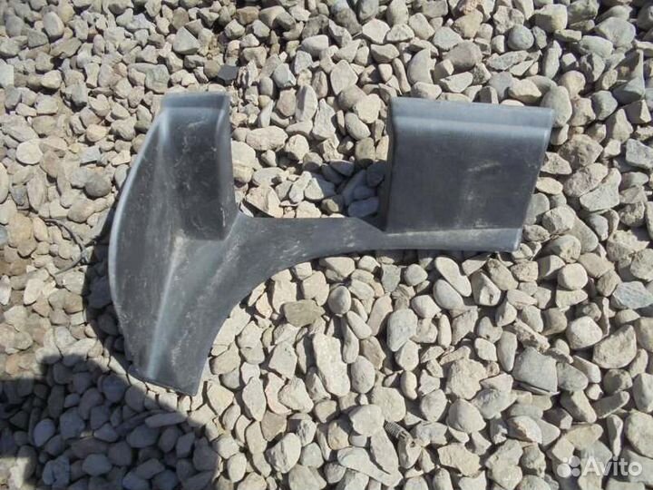 Накладка петли багажника Volkswagen Touareg 7L6