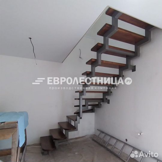 Лестница на второй этаж металлическая