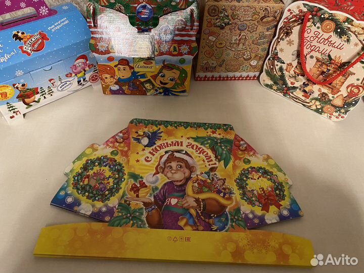 Новогодние подарочные коробки