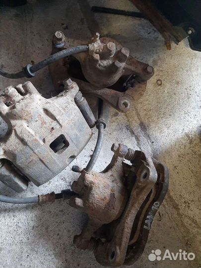 Суппорт передний Mitsubishi Lancer 10