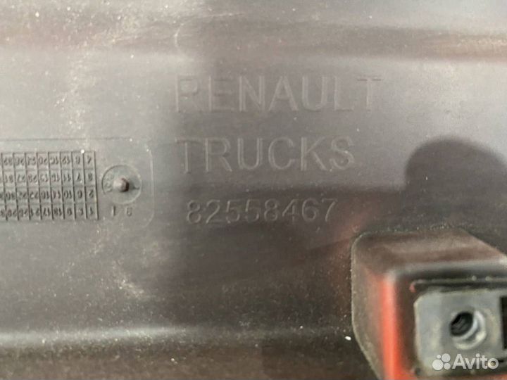 Спойлер кабины Renault T 82558467