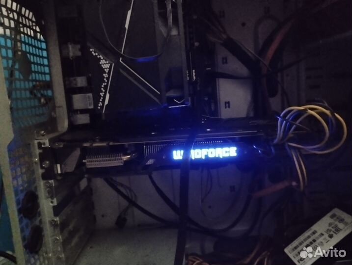 Игровой компьютер с монитором