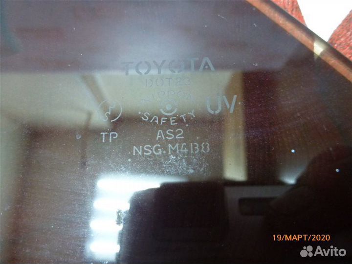 Стекло двери заднее левое Toyota Mark Ii X100