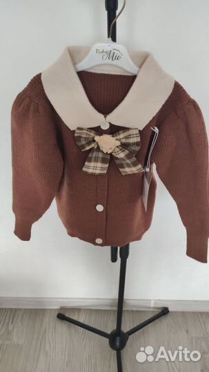 Вязаный костюм с юбкой для девочки