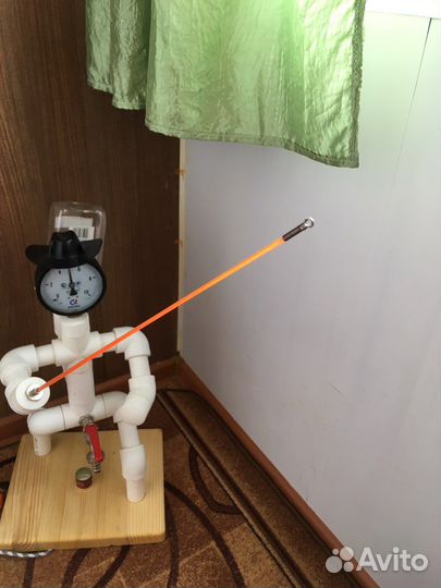 Фигура рыбака с удочкой под напитки