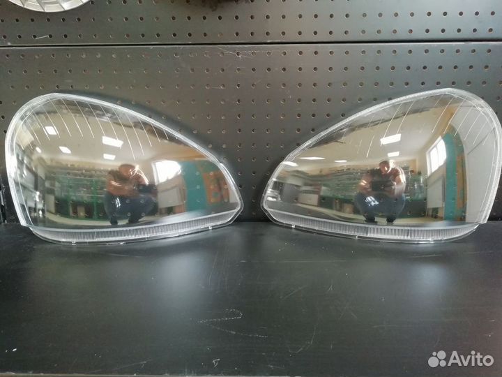 Стекло фары Приора Новое