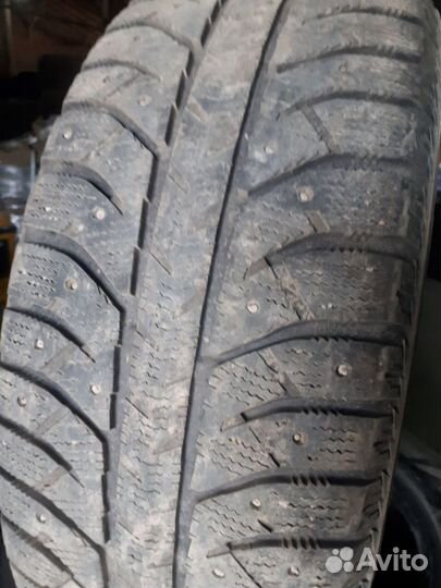 Bridgestone Ice Cruiser 7000 215/60 R17