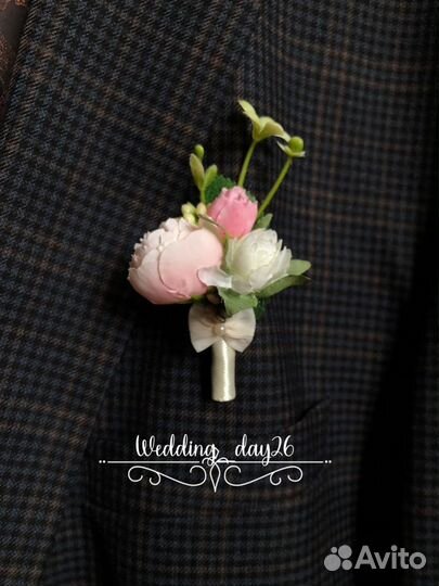 Бутоньерки для жениха и гостей