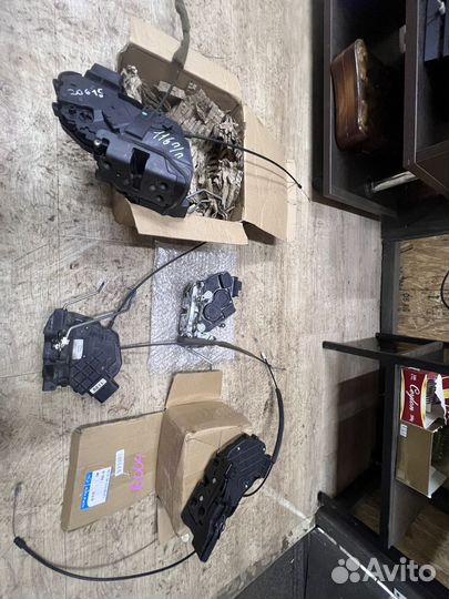 Продам замки дверей mazda 3 bk