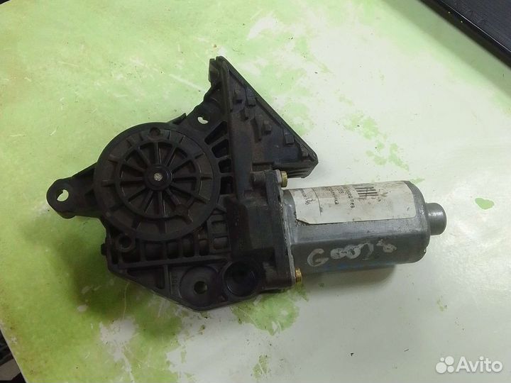Мотор стеклоподъемника передний левый Peugeot 307