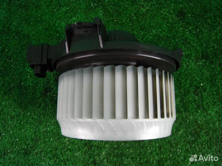 Моторчик печки Toyota Yaris P13 2015