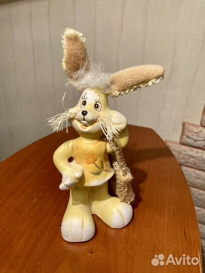 Статуэтка зайчик