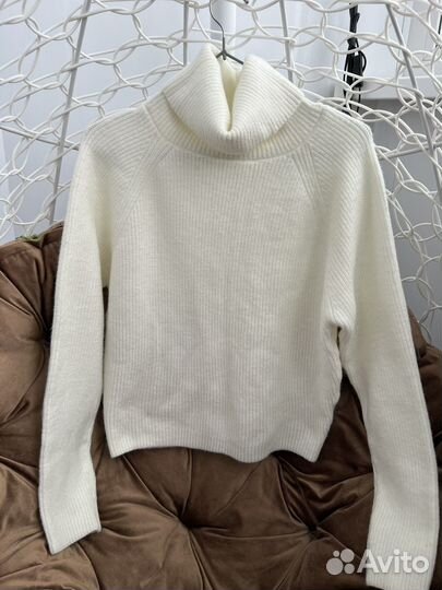 Свитер шерстяной женский