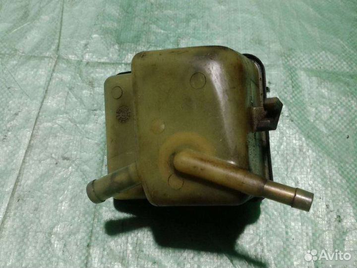 Бачок гидроусилителя Audi 80 B3 седан 1.8I 1988