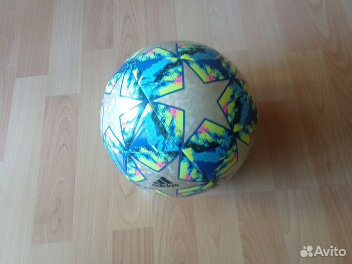 Футбольный мяч adidas лига чемпионов