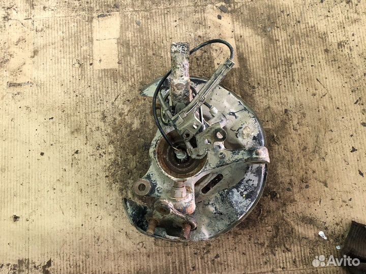 Toyota corolla 120 кулак поворотный