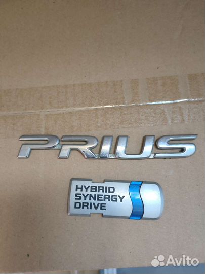 Эмблема двери багажника prius hybrid