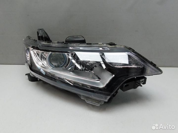 Фара правая Mitsubishi Outlander